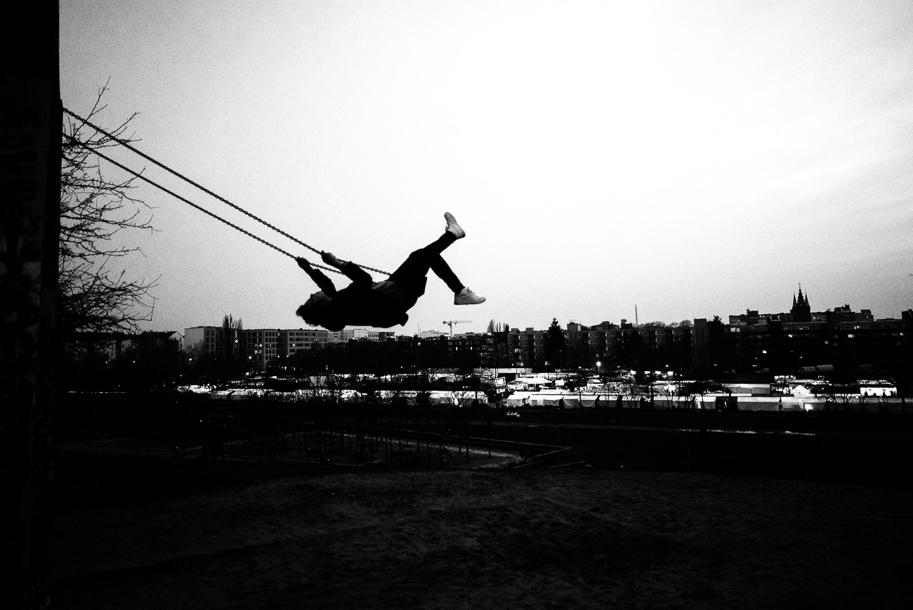 Street Photography Berlin Mauerpark Schaukel Martin U Waltz